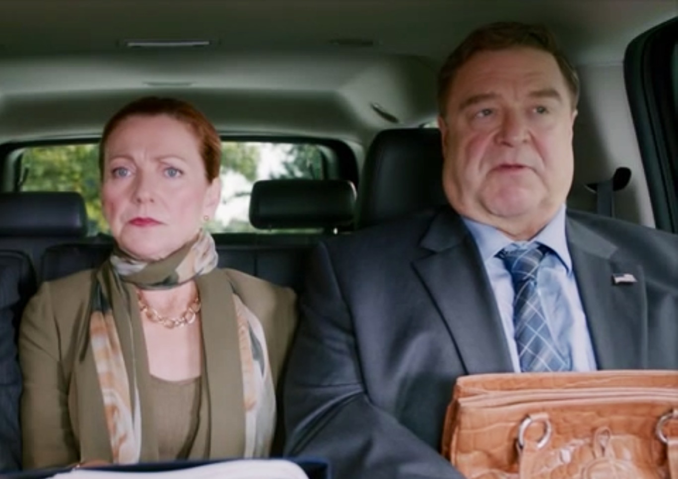 Alpha House D John Goodman & Julie White in Limo.PNG